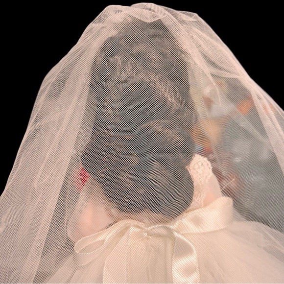 Madame Alexander Vintage Bride Doll 1570 - Picture 4 of 6